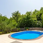 1 With Pool Island Krk By Guid 别墅 *