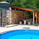 1 With Pool Island Krk By Guid * 里斯卡