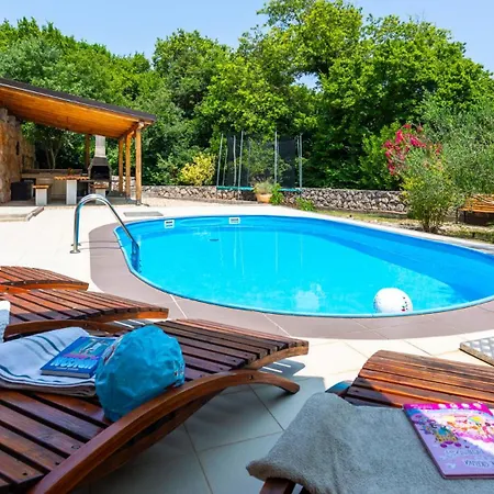 فيلة 1 With Pool Island Krk By Guid ريسيكا